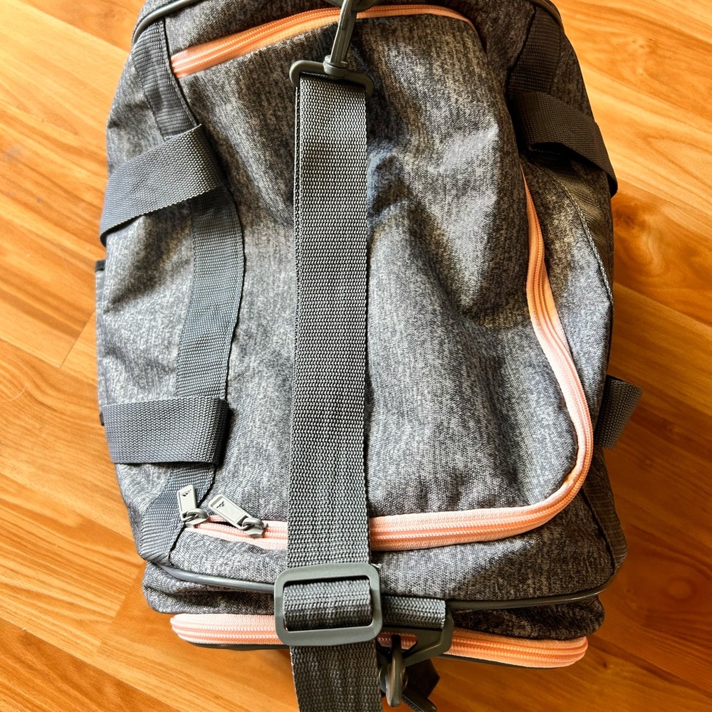 ADIDAS DUFFLE BAG - Picture 3 of 4